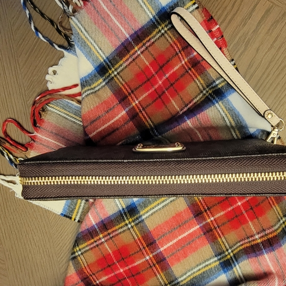 Michael Kors Wallet - Picture 7 of 9